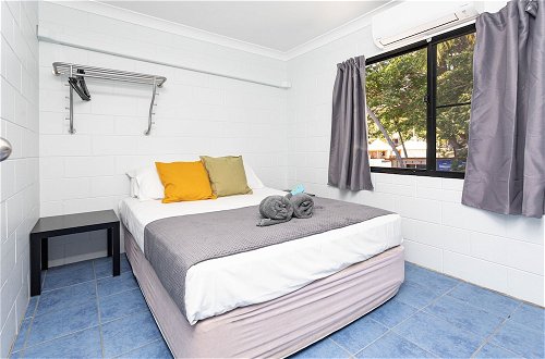 Photo 2 - Airlie Sun & Sand Accommodation 6