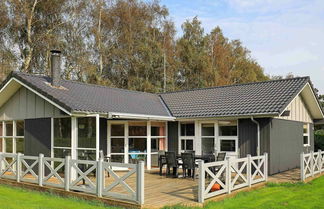 Foto 1 - 8 Person Holiday Home in Vaeggerlose