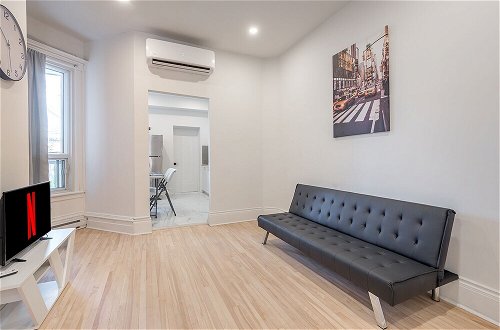 Photo 11 - BRIGHT COZY 4Bed in the Heart of MileEnd