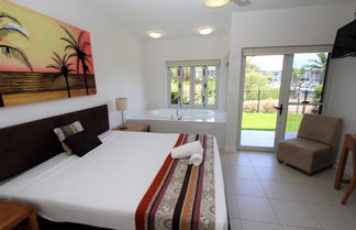 Photo 2 - Beachside Apartment 5