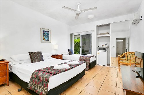 Photo 4 - Cairns Reef Apartments & Motel