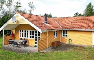 Foto 1 - 8 Person Holiday Home in Oksbol