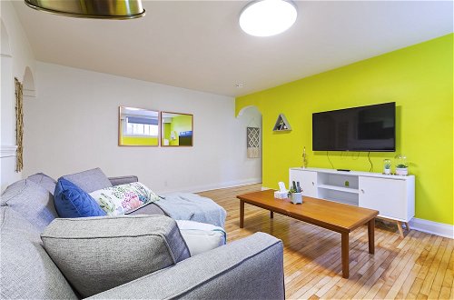 Foto 15 - Colourful 2-bedroom Apartment