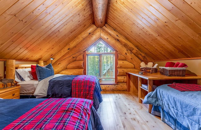 Luxury Log Chalet | Pool + Private HotTub | Ski In/Out | Overlooking Greywolf GC - Foto 11
