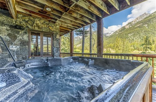 Foto 24 - Luxury Log Chalet | Pool + Private HotTub | Ski In/Out | Overlooking Greywolf GC
