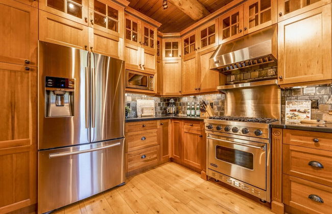 Luxury Log Chalet | Pool + Private HotTub | Ski In/Out | Overlooking Greywolf GC - Foto 18