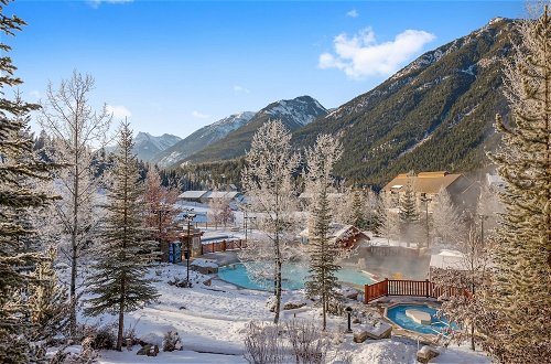 Photo 51 - MODERN 4,500 sqft Ski Chalet: 5 Br + 6 Ba | Pool Table | Pool + PRIVATE Hot Tub