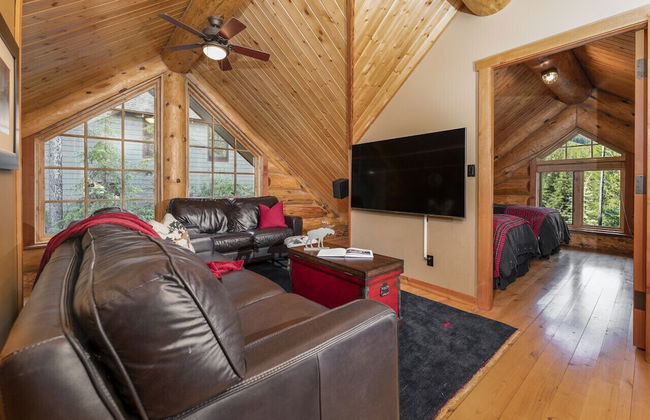 Luxury Log Chalet | Pool + Private HotTub | Ski In/Out | Overlooking Greywolf GC - Foto 21