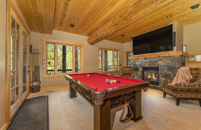 Luxury Log Chalet | Pool + Private HotTub | Ski In/Out | Overlooking Greywolf GC - Foto 35