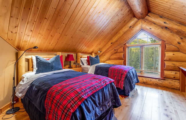 Luxury Log Chalet | Pool + Private HotTub | Ski In/Out | Overlooking Greywolf GC - Foto 4