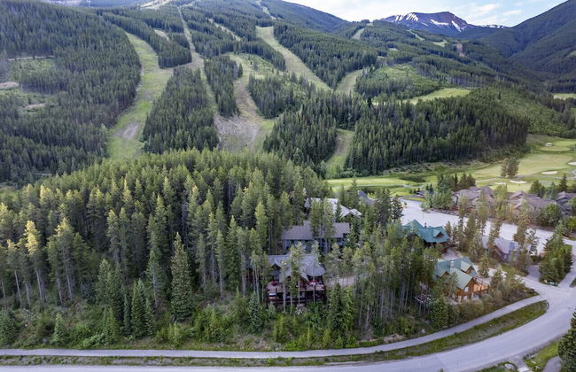Luxury Log Chalet | Pool + Private HotTub | Ski In/Out | Overlooking Greywolf GC - Foto 43