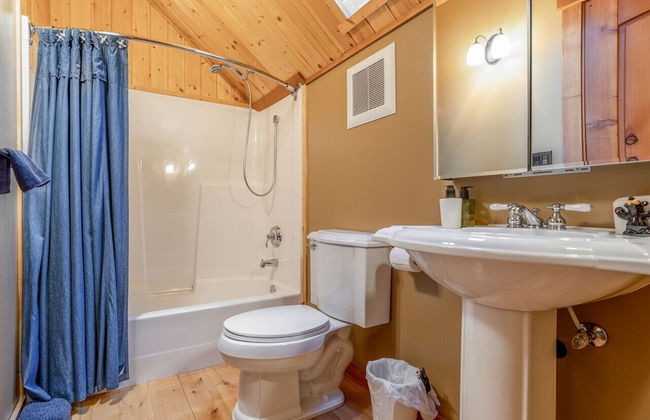 Luxury Log Chalet | Pool + Private HotTub | Ski In/Out | Overlooking Greywolf GC - Foto 29