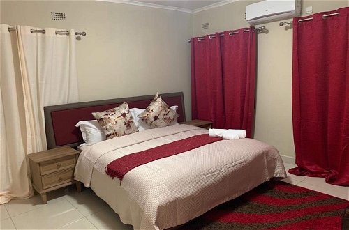 Photo 2 - Executive 3 Bedrooms Fully Furnished Apartment Close to Amenities