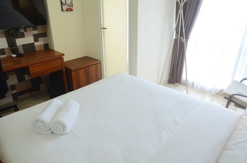 Photo 2 - Warm and Best Studio Menteng Park Apartment