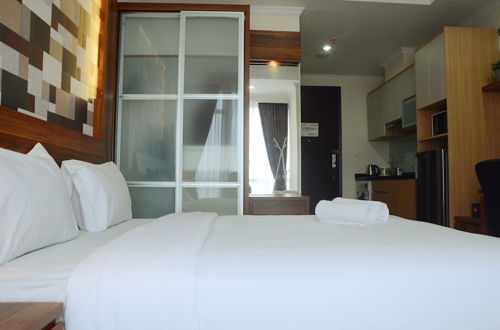 Photo 5 - Warm and Best Studio Menteng Park Apartment