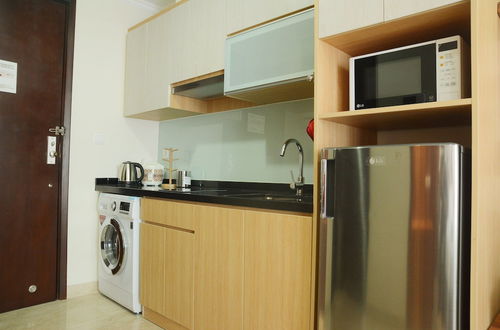 Photo 22 - Warm and Best Studio Menteng Park Apartment