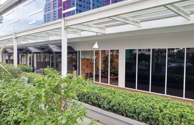 Modern and Bright 2BR Green Pramuka Apartment - Foto 39