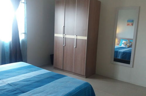 Foto 4 - Sunny Private First Floor 1-br Beach Apartment With Spacious Balcony, Pool, Wifi