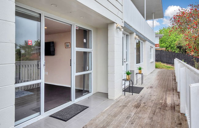 Sunny Three Bedroom Pakuranga Delight - Foto 24