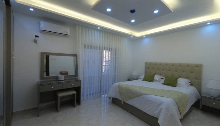 Photo 1 - Amazing one Bedroom Apartment in Amman, Elwebdah 2