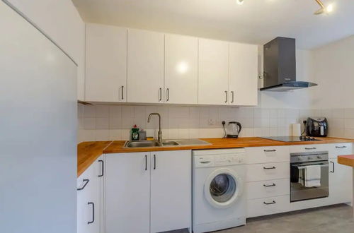 Photo 12 - Spacious 1 Bed Apartment Near Shoreditch Park