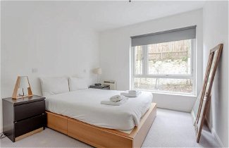 Photo 3 - Spacious 1 Bed Apartment Near Shoreditch Park