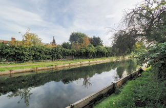 Foto 1 - Stunning Riverside 1-bed Apartment in North London