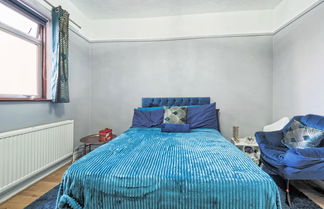 Foto 3 - Stunning Riverside 1-bed Apartment in North London