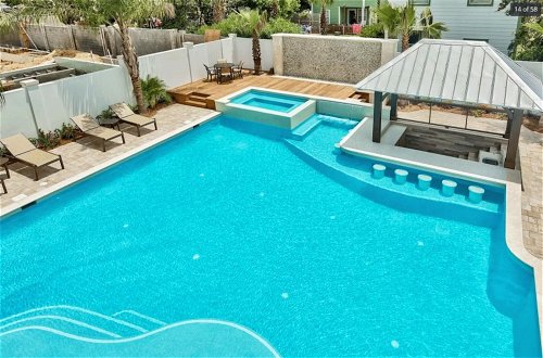 Photo 10 - Monarch by Avantstay Stunning Estate 1 Block to Beach, Swim Up Bar, Hot Tub, & Rooftop Views