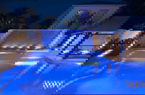 Photo 54 - Monarch by Avantstay Stunning Estate 1 Block to Beach, Swim Up Bar, Hot Tub, & Rooftop Views