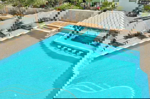 Photo 5 - Monarch by Avantstay Stunning Estate 1 Block to Beach, Swim Up Bar, Hot Tub, & Rooftop Views