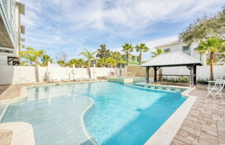 Foto 1 - Monarch by Avantstay Stunning Estate 1 Block to Beach, Swim Up Bar, Hot Tub, & Rooftop Views