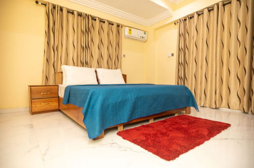 Photo 4 - Spacious & Outstanding 3-bed Furnished Apartment