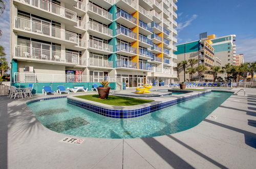 Foto 1 - Hosteeva | Breathtaking Oceanfront Views w Pool | Atlantica Towers Condo