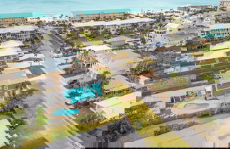 Foto 3 - Pelican Retreat by Avantstay 5 Mins TO Beach Pet Friendly w/ Pool & Bbq!