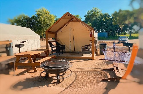 Foto 47 - Son's Blue River Camp Glamping Cabin Z