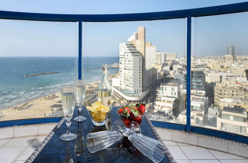 Photo 20 - Beautiful w Balcony & Panoramic Sea View