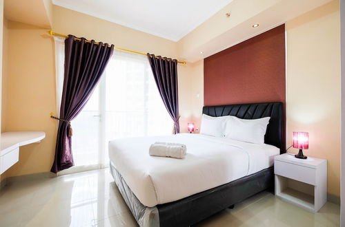 Photo 5 - Bright and Stylish 1BR The Oasis Apartment Cikarang