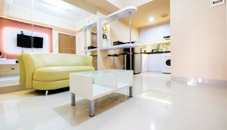 Foto 1 - Bright and Stylish 1BR The Oasis Apartment Cikarang