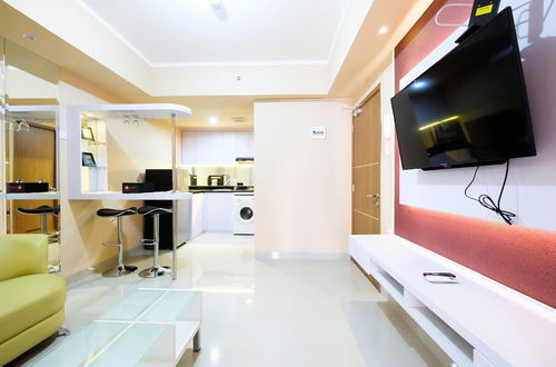 Photo 13 - Bright and Stylish 1BR The Oasis Apartment Cikarang