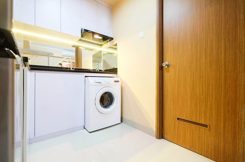 Foto 6 - Bright and Stylish 1BR The Oasis Apartment Cikarang