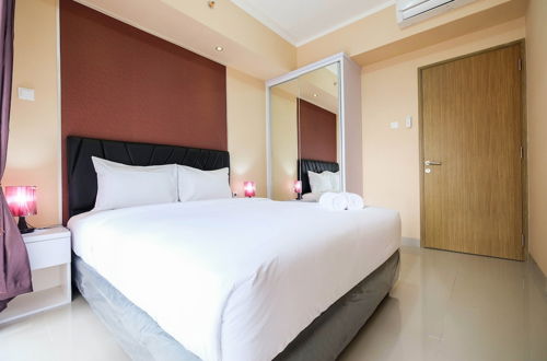 Foto 3 - Bright and Stylish 1BR The Oasis Apartment Cikarang