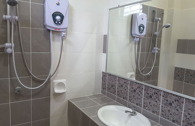 Laman Kurnia Holiday House - Foto 30