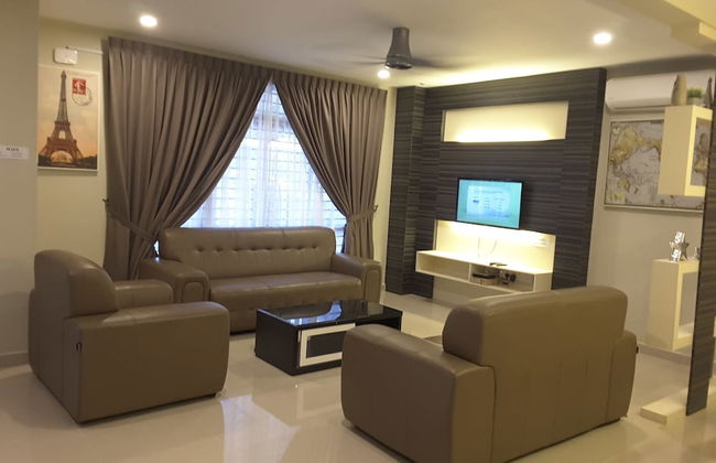 Laman Kurnia Holiday House - Foto 1