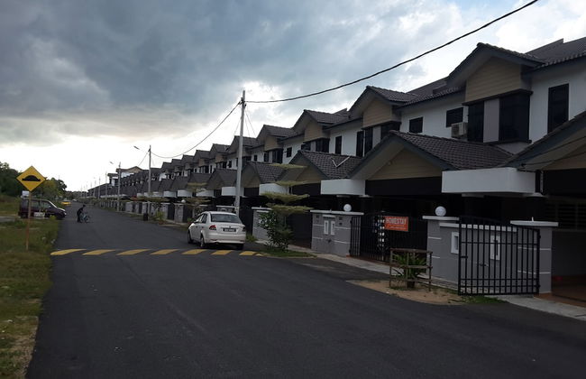 Laman Kurnia Holiday House - Foto 36