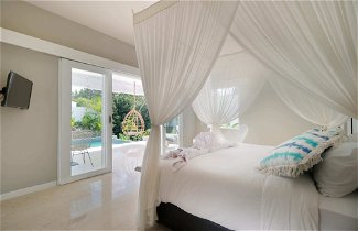 Photo 2 - Romantic Jungle Villa, 1 BR, Ubud With Staff