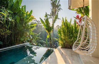 Foto 1 - Romantic Jungle Villa, 1 BR, Ubud With Staff