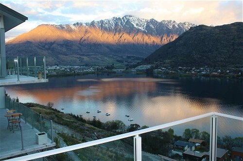 Foto 47 - Remarkable Lake View Townhouse Queenstown Hill