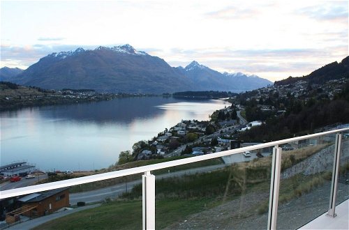 Photo 26 - Remarkable Lake View Townhouse Queenstown Hill