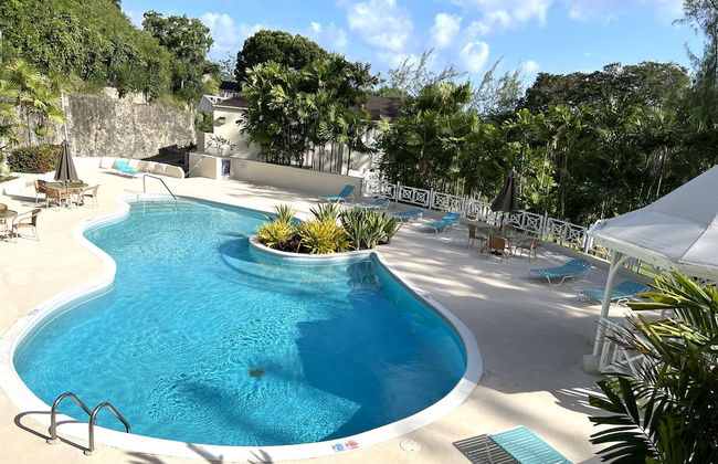 Rockley Golf 810 is a 2 Bedroom, 2 Bathroom 1st Floor Apartment With Pool - Foto 1